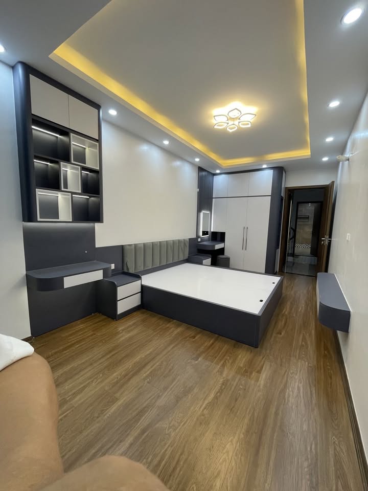 Nhà phố Bùi Xương Trạch, Thanh Xuân 37m² giá 11.7 tỷ - Sẵn sàng ở ngay với thang máy!