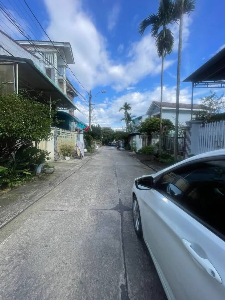 Nhà mặt đường Tô Vĩnh Diện, Kon Tum 140m² giá 3.1 tỷ - Mặt tiền rộng rãi, thuận tiện kinh doanh!