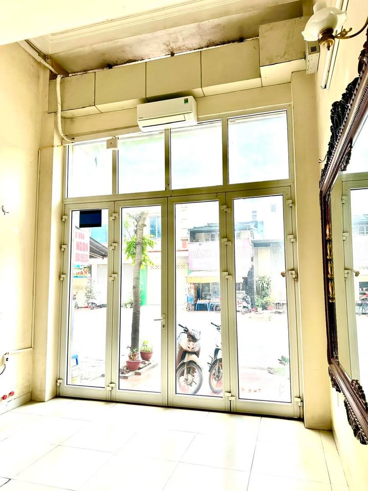 Cửa hàng cho thuê mặt phố Hoàng Công 50m² giá chỉ 6 triệu - Kinh doanh thuận lợi!