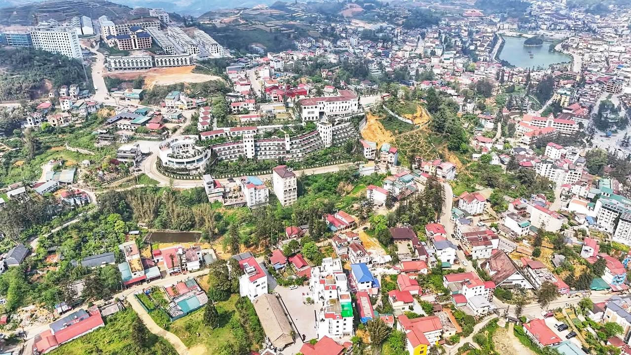 Nhà FrontHouse 2 tầng Thạch Sơn, Sa Pa 129m² giá 10 tỷ - Vị trí sầm uất cho kinh doanh!