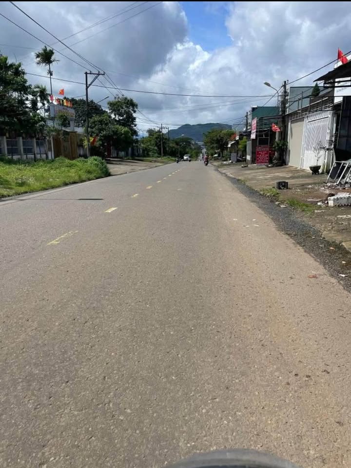 Đất nền góc 2 mặt tiền 406 Trần Hưng Đạo 133m² giá chỉ 1.65 tỷ - Cơ hội tuyệt vời!