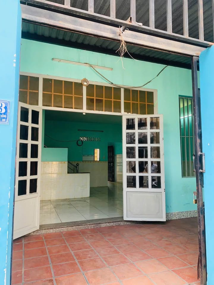 Nhà trệt lửng Dĩ An 70m² giá 3.4 tỷ - Vị trí trung tâm, tiện ích đầy đủ!