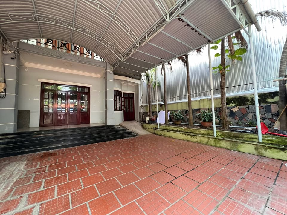 Nhà 3 tầng tại Mỹ An, Đà Nẵng 195m² giá 17.68 tỷ - Full nội thất, tiện nghi đỉnh cao!