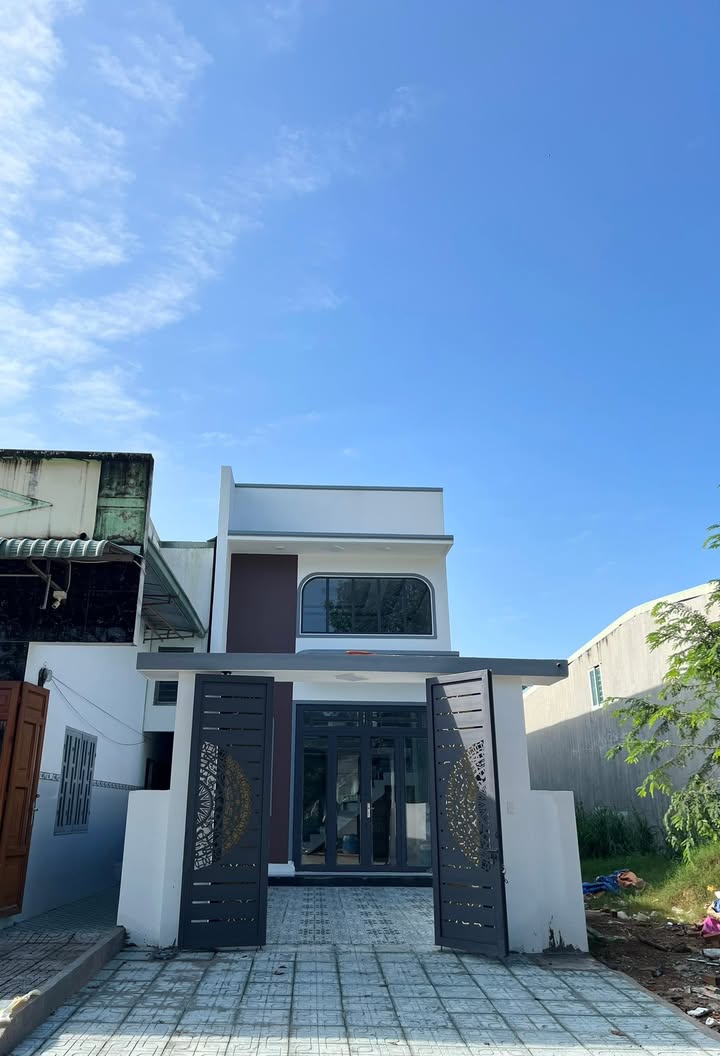 Nhà gác lửng mới xây tại Chánh Phú Hòa, Bến Cát, Bình Dương - Giá 2.4 tỷ