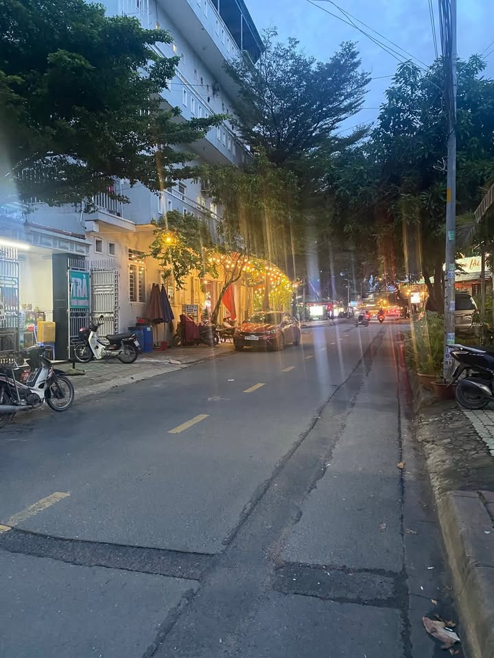 Cho thuê mặt tiền đường Man Thiện Q9 100m² - Kinh doanh đắc địa ngay hôm nay!