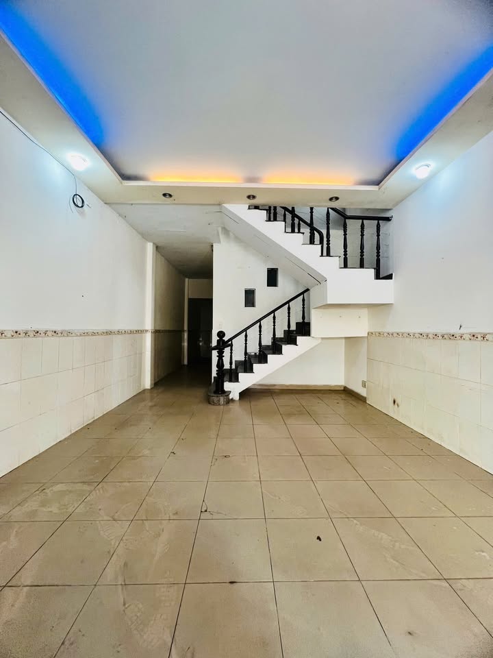 Nhà thuê mặt tiền Hồng Lạc, quận Tân Bình 62m² - Kinh doanh tốt, giá chỉ 17 triệu!