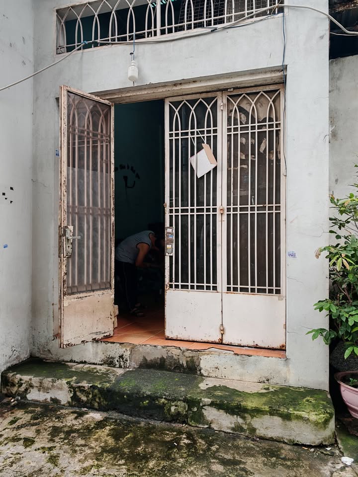 Nhà cho thuê hẻm 47 Trịnh Đình Trọng, 85m² chỉ 10 triệu - Gần chợ và chung cư