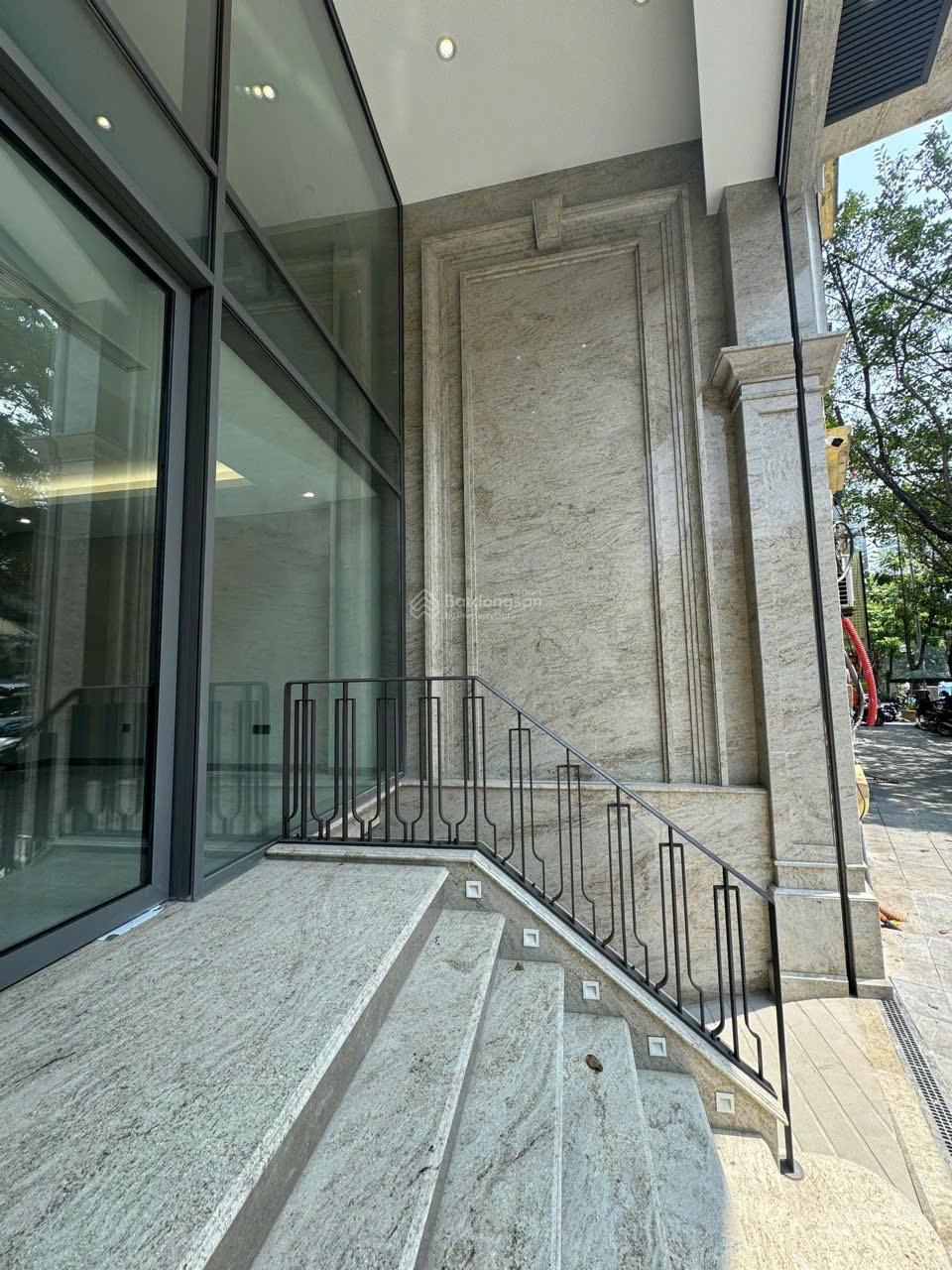 Cho thuê nhà từ tầng 1 đến 4 phố Hai Bà Trưng 80m² - Vị trí kinh doanh đắc địa!