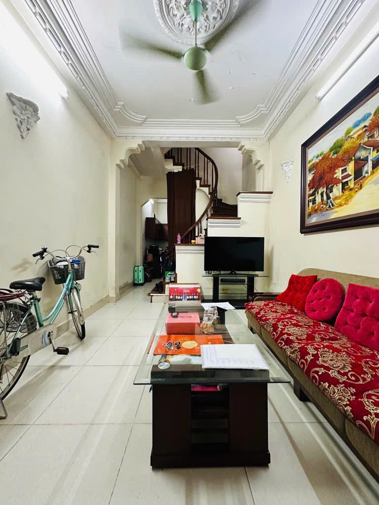 Bán nhà Quang Trung Đống Đa 42m² giá 14 tỷ - Ngõ nông, tiện ích bạt ngàn!