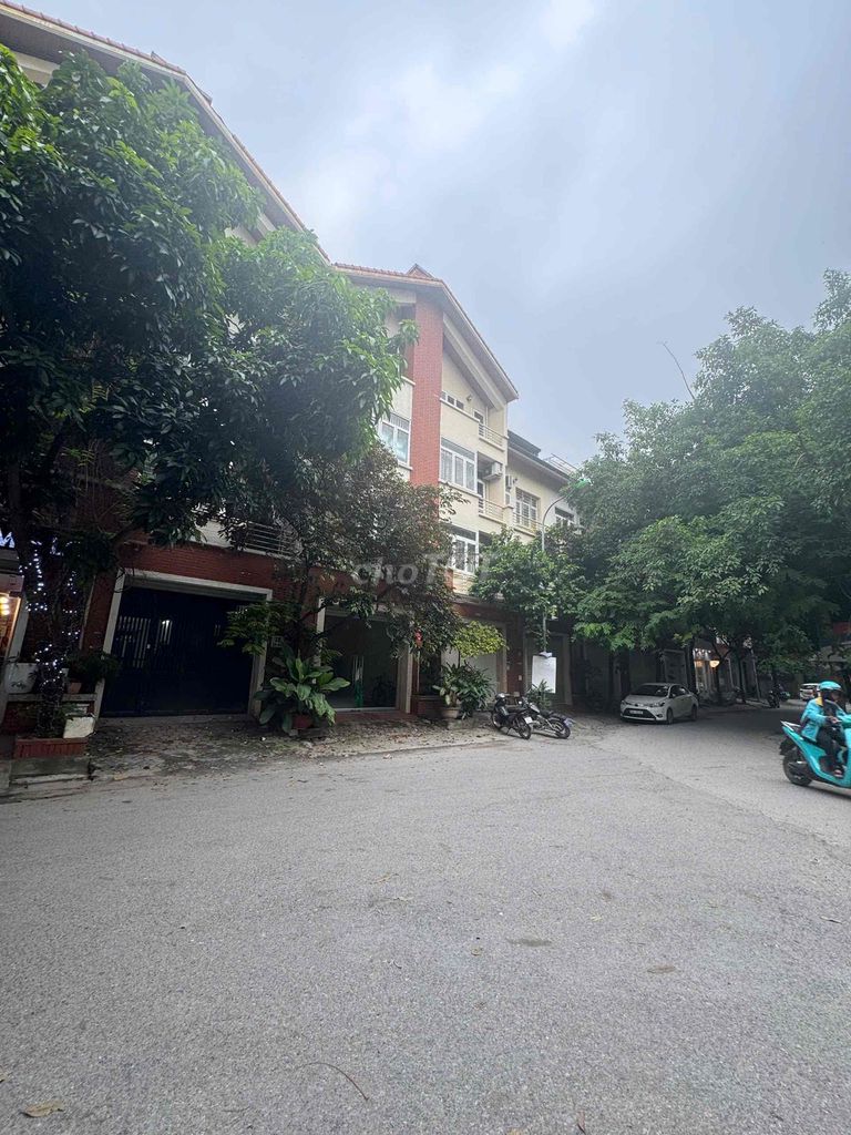 Nhà 4 tầng Mỗ Lao, 77.7m² giá 24.5 tỷ - Hướng Nam mát mẻ, xe đỗ thoải mái!