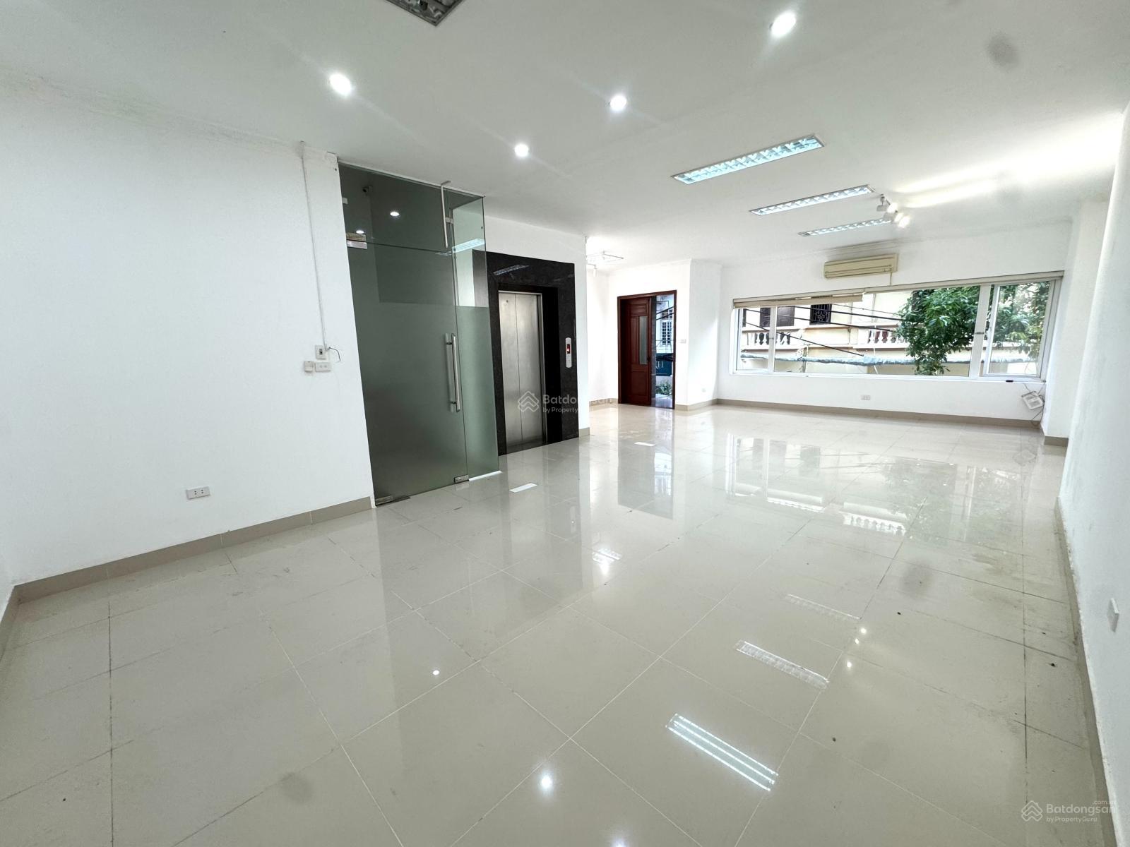Văn phòng cho thuê Đê La Thành 80m² giá 13.5 triệu - Thiết kế hiện đại, sẵn sàng hoạt động!