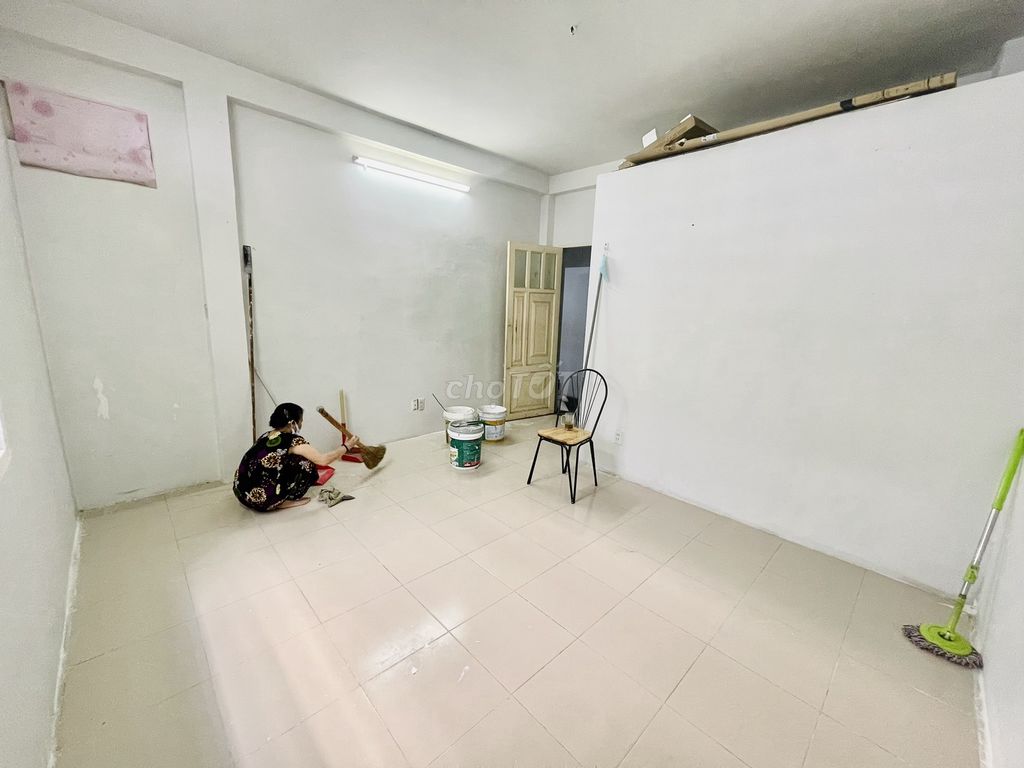 Phòng cho thuê 15m² Hồ Văn Huê chỉ 2,7 triệu - WC riêng, chỗ để xe thoải mái!