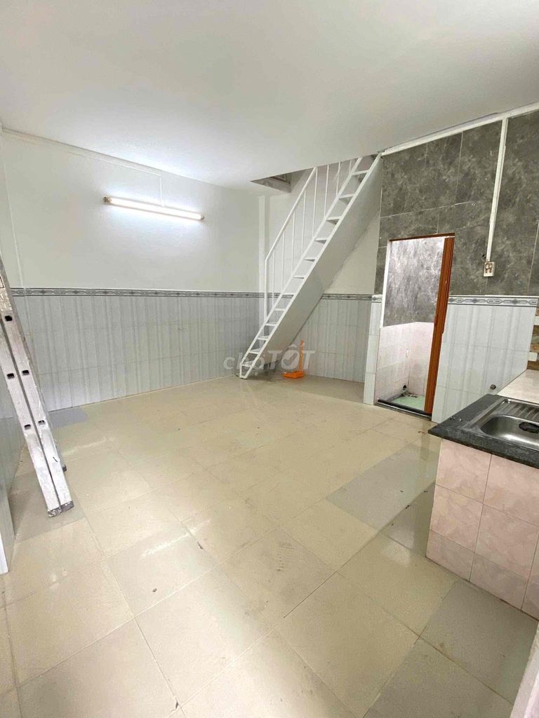 Nhà nguyên căn Trần Xuân Soạn 25m² giá chỉ 4 triệu - Tiện nghi đầy đủ!