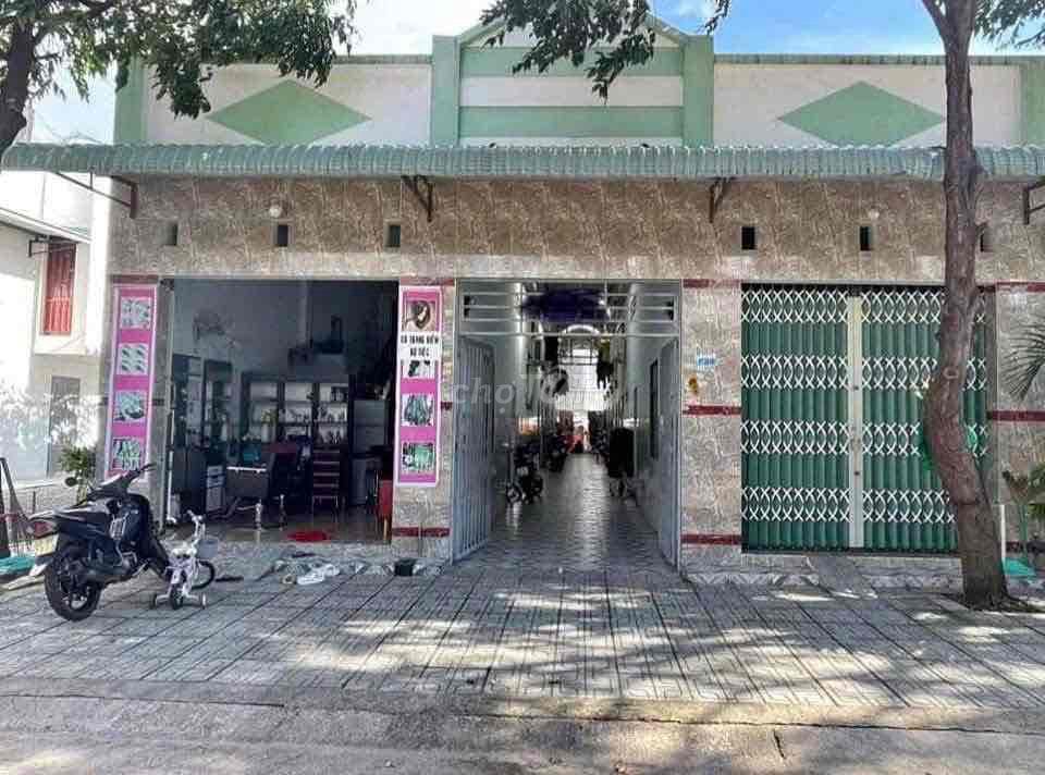 Dãy nhà trọ Bình Chánh 80m² giá 990 triệu - Sổ hồng riêng, cho thuê ngay!