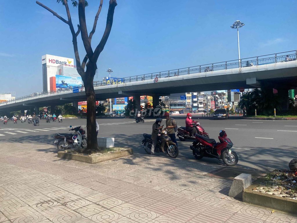 Mặt tiền Điện Biên Phủ, Ngã Tư Hàng Xanh 60m² - Kinh doanh thuận lợi ngay trung tâm!