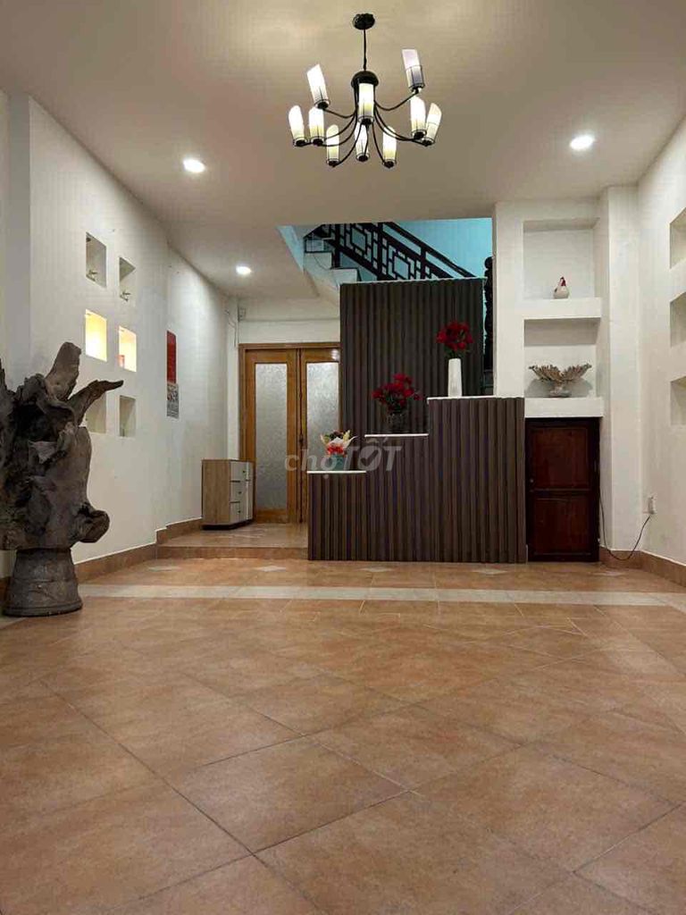 Cho thuê mặt bằng văn phòng Quận 3 - Diện tích 110m², giá 20 triệu/tháng - Đối diện chợ Tân Định!