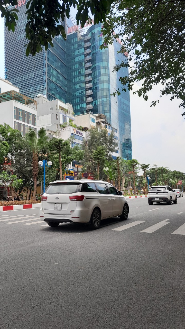 Nhà 5 tầng Hoàng Quốc Việt, Cầu Giấy 36m² giá chỉ 6.5 tỷ - Đầu tư sinh lời ngay!