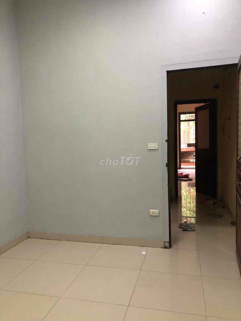 Mặt bằng kinh doanh phố Thịnh Liệt, Q. Hoàng Mai 64m² giá 22 triệu - Vị trí sầm uất, giao thông thuận lợi!