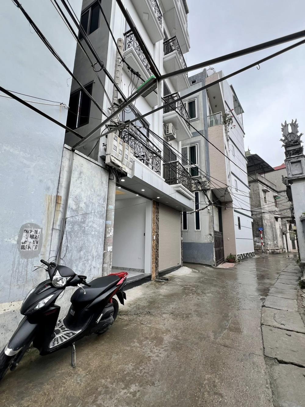 Nhà phố Đức Diễn 34m² giá 6.95 tỷ - Ô tô đỗ cửa, ngõ thông rộng rãi!