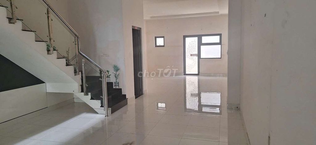 Cho thuê nhà làm văn phòng tại khu đô thị Vạn Phúc 400m² - Giá chỉ 35 triệu/tháng!