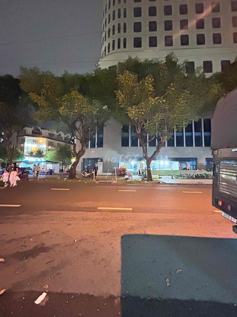 Chung cư Hùng Vương Quận 5 100m² giá 5.5 tỷ - Đầu tư sinh lời hấp dẫn!