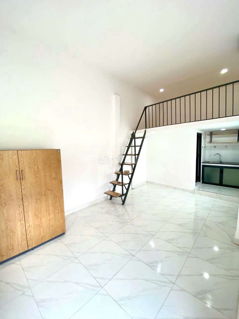 Cho thuê Duplex đầy đủ nội thất Đinh Bộ Lĩnh 30m² giá 4.2 triệu - Vị trí đắc địa gần ngã tư Hàng Xanh!