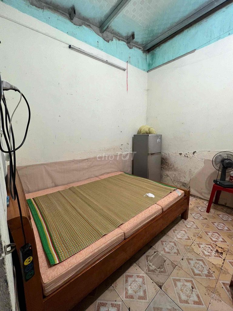 Phòng cho thuê khép kín 10m² tại ngõ 2 Nguyễn Văn Linh - Tiện nghi đầy đủ, giá chỉ 950k!