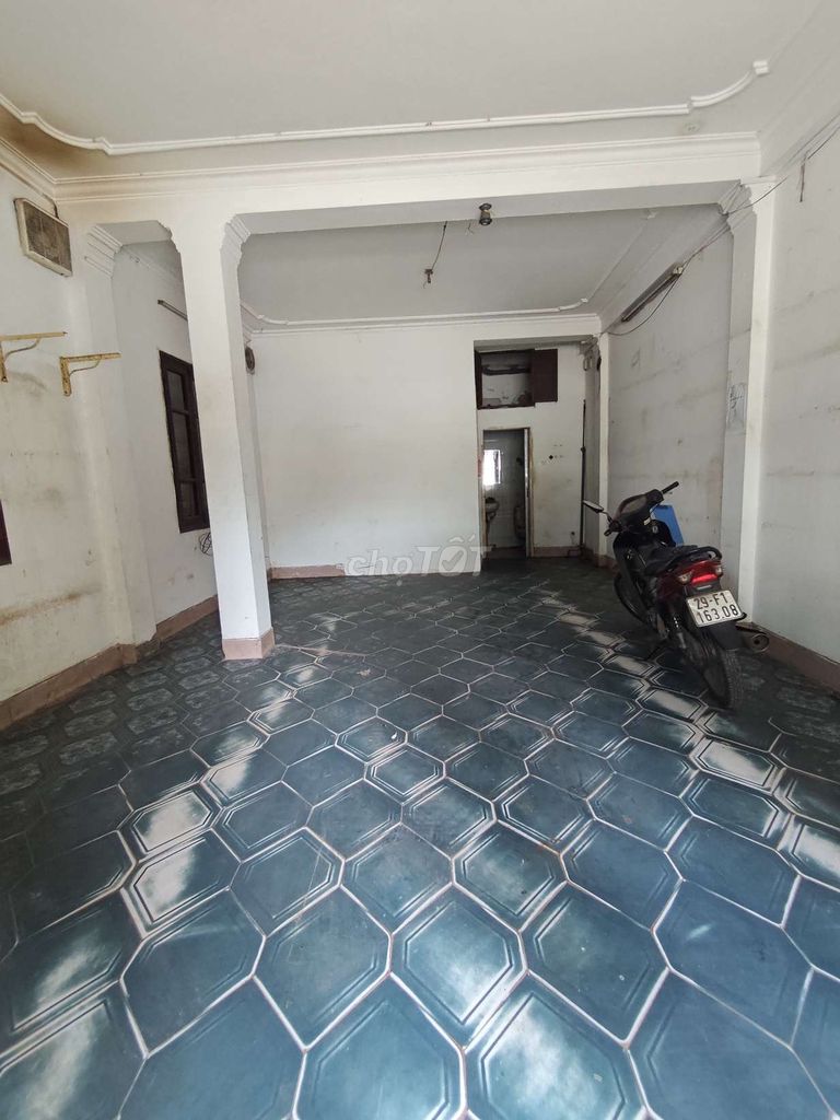Mặt bằng kinh doanh cho thuê đường Hoàng Hoa Thám, Ba Đình 45m² - Vị trí đắc địa, kinh doanh thuận lợi!
