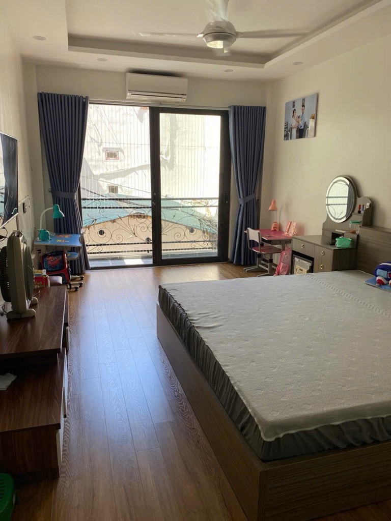 Nhà Bờ Sông Sét, Hoàng Mai 40m² giá 10.8 tỷ - Đầu tư sinh lời ngay!