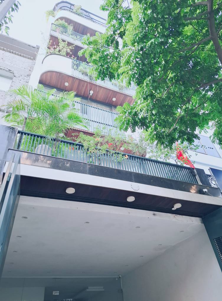 Nhà 5 tầng Kiến Hưng - 40m² - Ô tô tránh, Nội thất cao cấp chỉ 11 tỷ