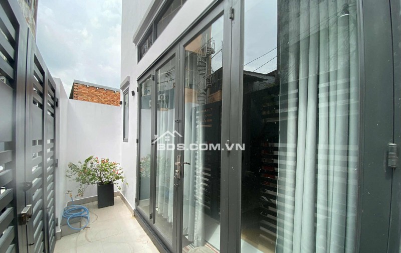 Nhà bán gấp sát mặt tiền Tỉnh Lộ 10, 63m², giá 5.3 tỷ - Đầu tư sinh lời!