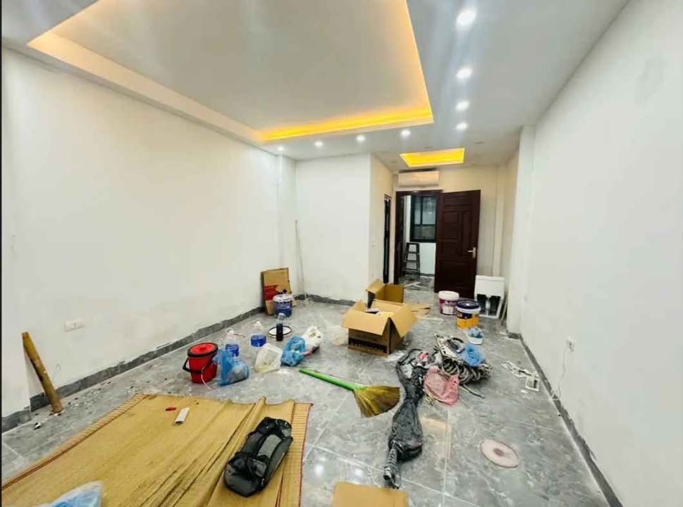 Nhà phố Hoàng Quốc Việt 33m² giá 19.7 tỷ - Thiết kế hiện đại, sẵn sàng ở ngay!
