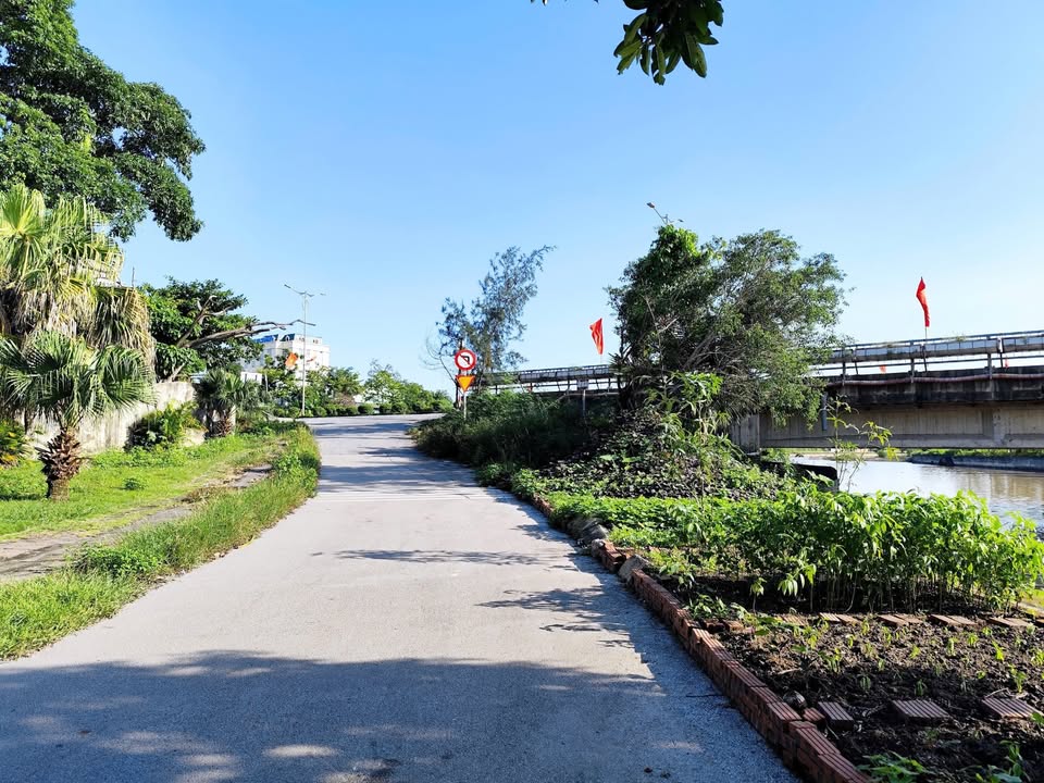 Đất nền Quang Trung Uông Bí 140m² giá 2 tỷ - Sổ đỏ chính chủ, vị trí đắc địa!