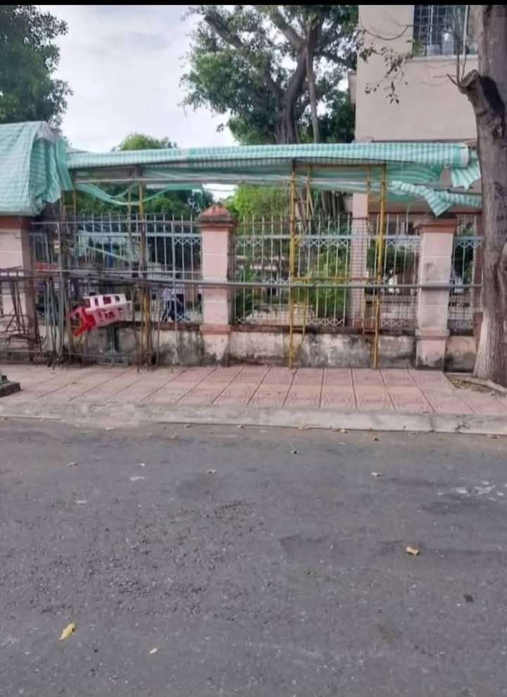 Mặt bằng vỉa hè chợ đêm Phường 1, Vĩnh Long 8m² giá 30 triệu - Cơ hội kinh doanh lý tưởng!