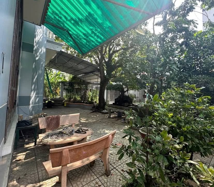 Nhà vườn căn góc Hẻm 01 Chu Văn An, Quảng Ngãi 300m² giá 5.5 tỷ - Sân vườn cực đẹp!