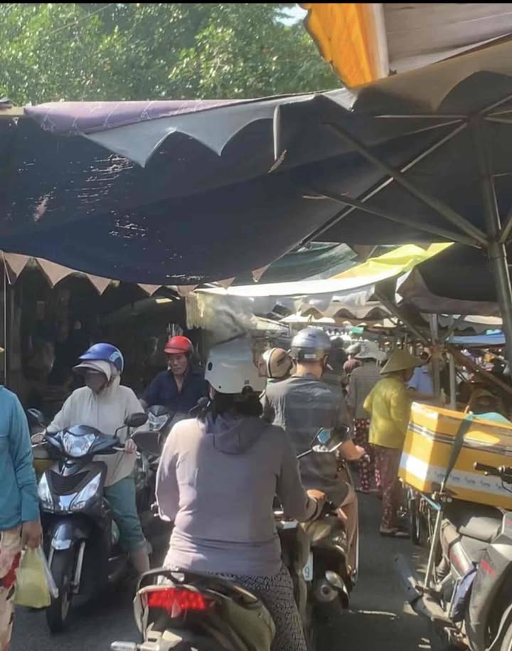 Cho thuê nhà nguyên căn mặt tiền chợ Bình Long, Quận Bình Tân 72m² - Kinh doanh sầm uất!