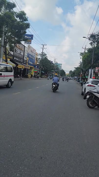 FrontHouse Mặt tiền Nguyễn Trãi Dĩ An 130m² giá 11 tỷ - Cơ hội kinh doanh hiếm có!