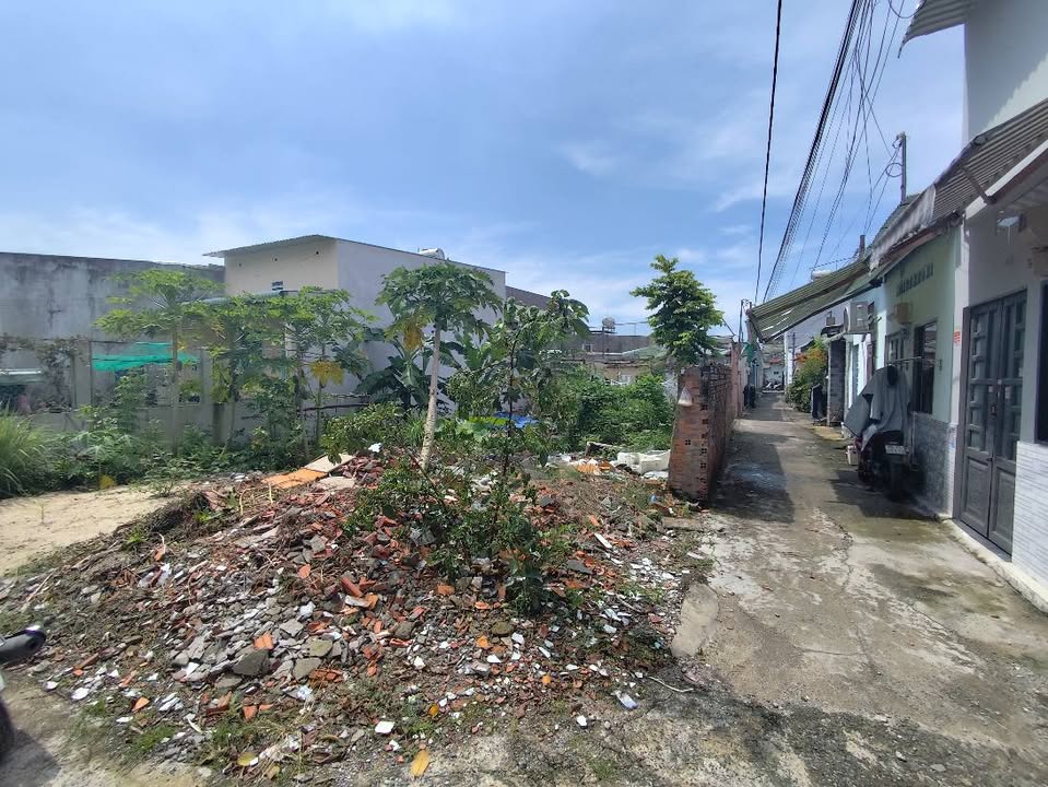 Đất thổ cư Hóc Môn 195m² giá 3.95 tỷ - Sổ hồng riêng, khu dân cư đông đúc!