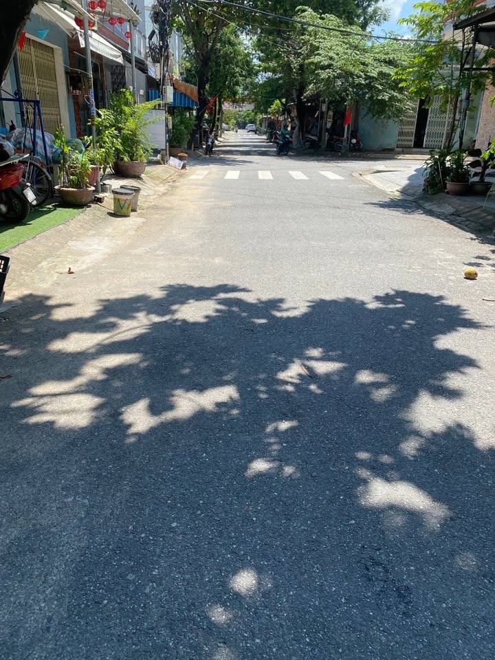 Nhà gác lững đúc đường Giáp Văn Cương 94m² giá 5.6 tỷ - Hướng Đông Bắc, chính chủ!