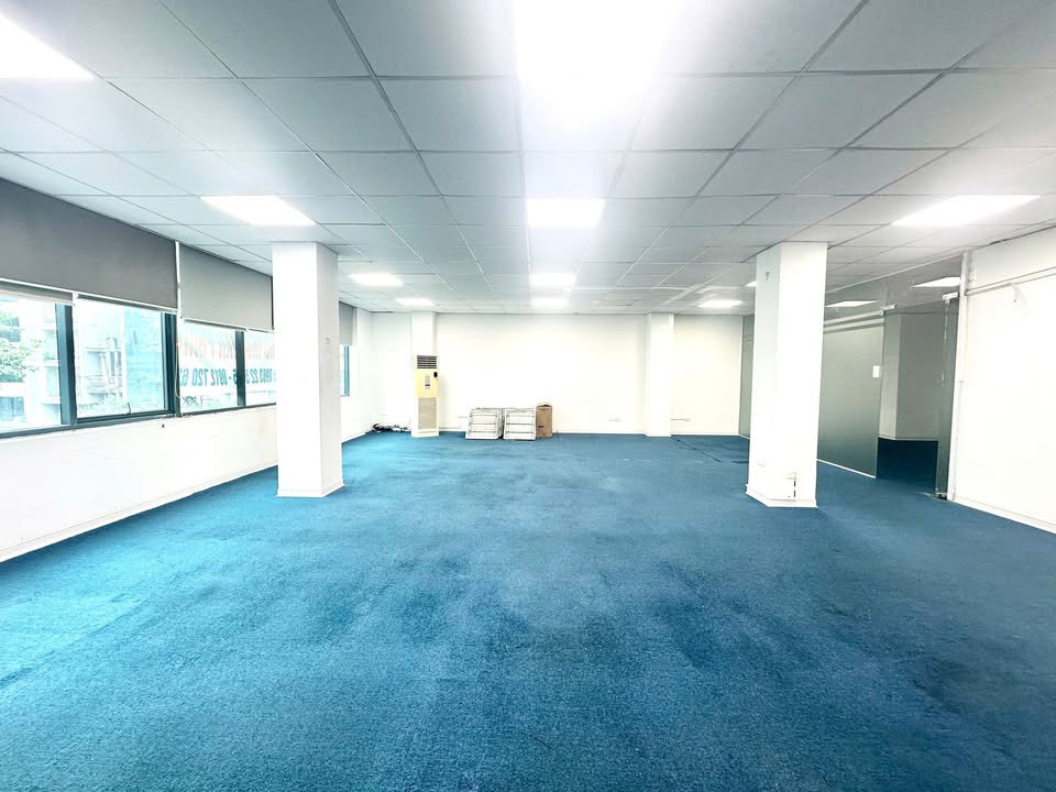 Văn phòng cho thuê tại Lạc Long Quân, 142m² - Vị trí đắc địa, giá thỏa thuận!