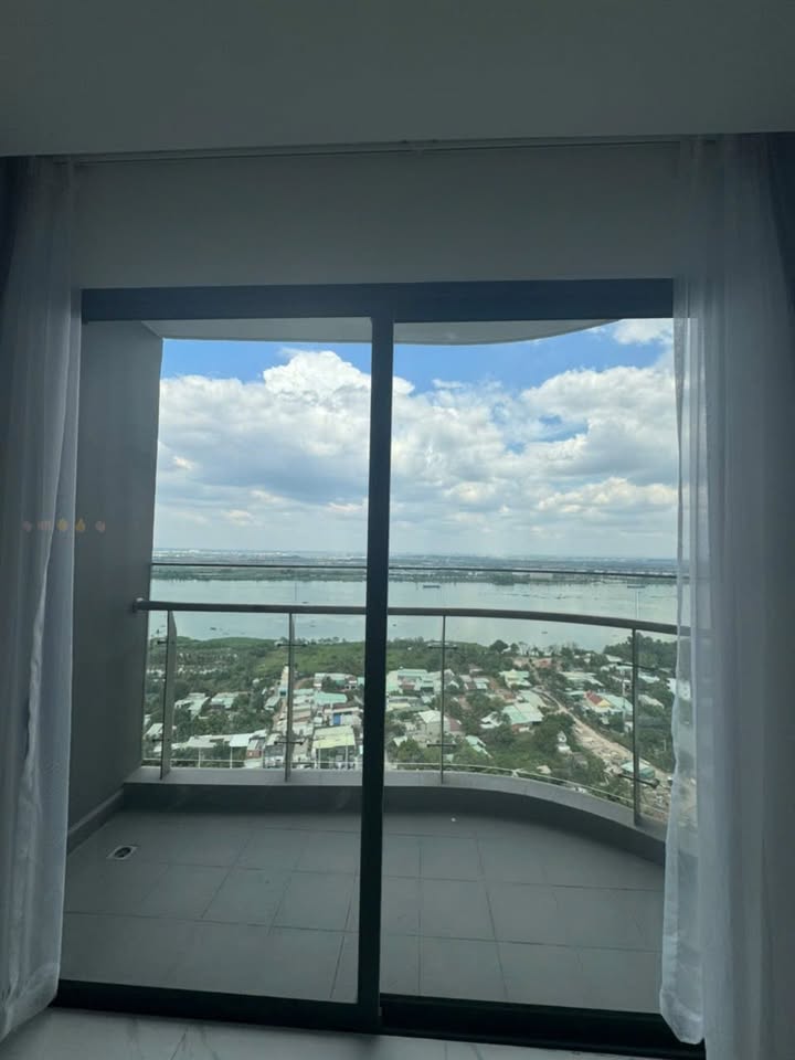 Căn hộ 3PN Vinhomes Grand Park Quận 9 giá chỉ 13.5 triệu - Sẵn sàng vào ở ngay!