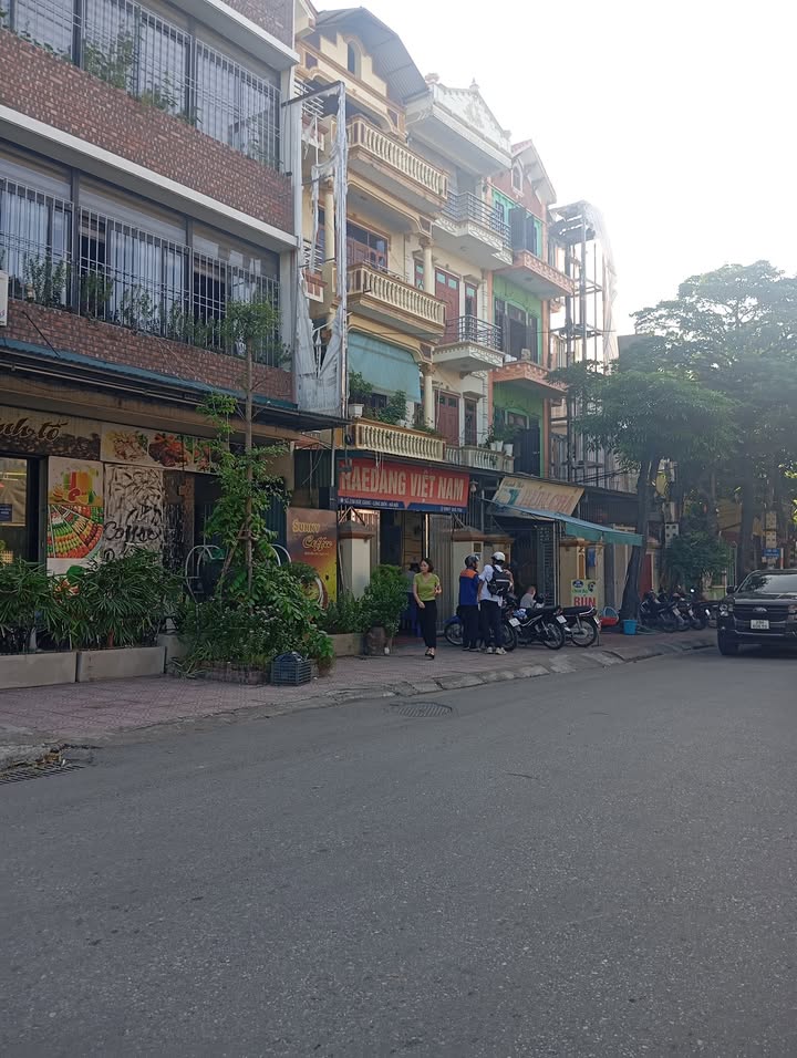 Nhà Mặt Phố Đức Giang 50m² - Kinh Doanh Nhộn Nhịp - Giá Thỏa Thuận!