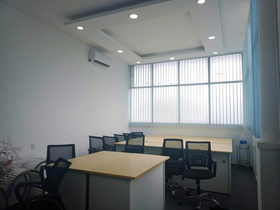 Văn phòng cho thuê tại Quận 10, 26m² giá 12 triệu - Nâng tầm năng lượng làm việc!