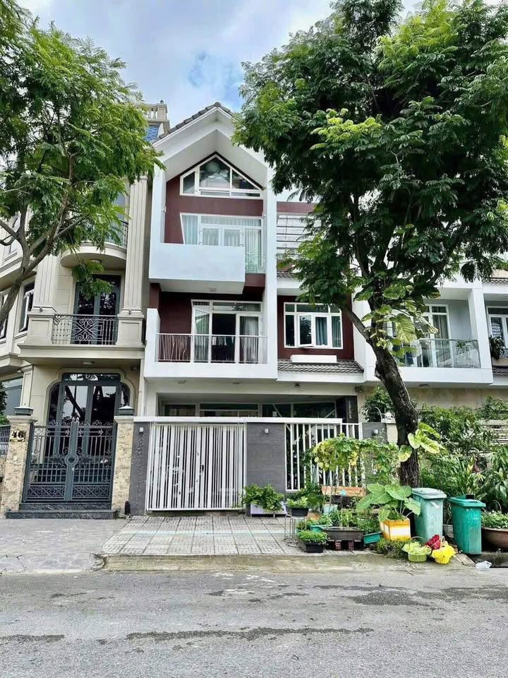 Biệt thự Sadeco Ven Sông Quận 7, 126m² giá 24 tỷ - Khu dân trí cao, an ninh 24/24!