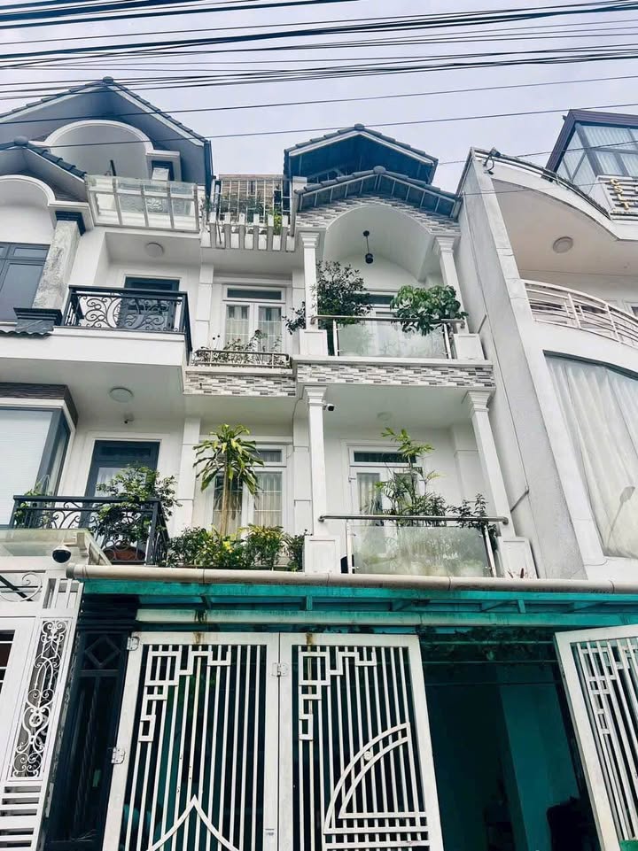 Nhà phố Nguyễn Công Trứ, Đà Lạt 78m² giá 10.7 tỷ - Vị trí đắc địa, tiện nghi đầy đủ!