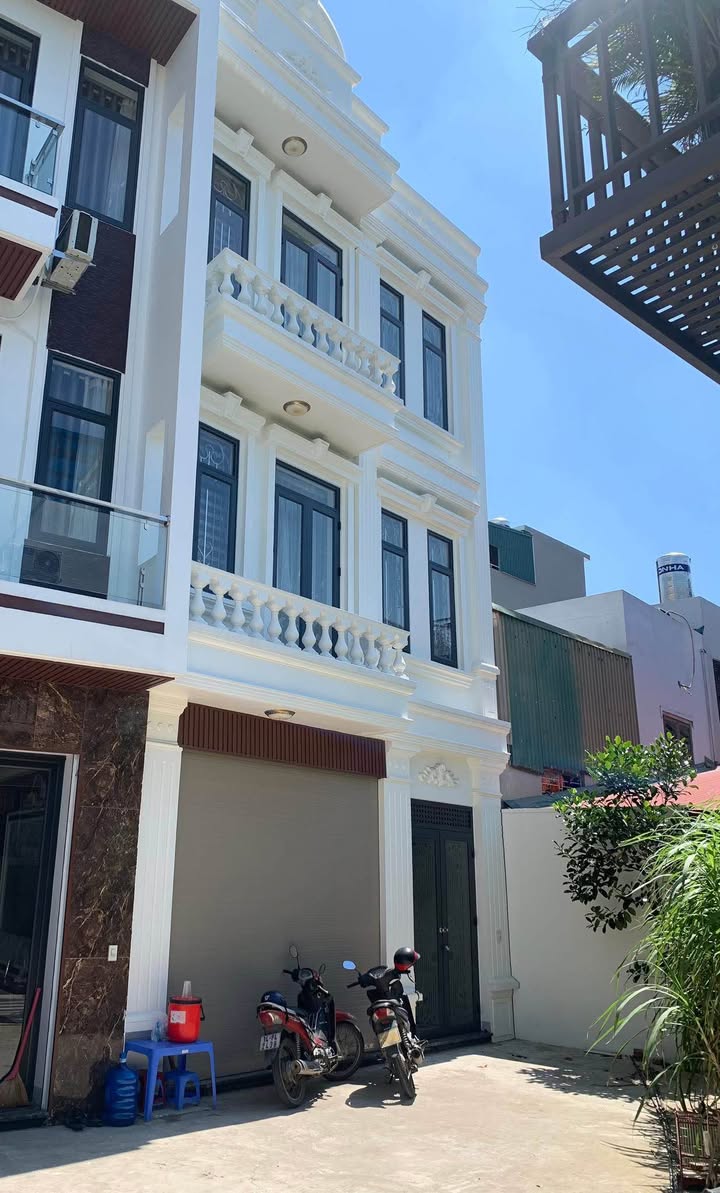 Nhà 3 tầng đường Lam Sơn, TP Hải Dương 42.5m² giá 2.63 tỷ - Hướng Tây, thuận tiện di chuyển!