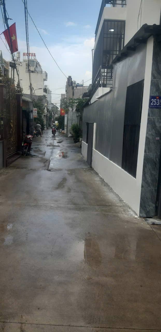 Nhà phố Tân Thới Hiệp 43.2m² giá 2.65 tỷ - Thiết kế sang trọng, hai mặt hẻm thông thoáng!