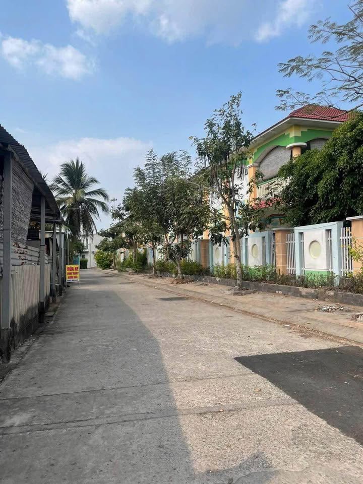 Nhà phố Bến Tre 53m² giá 990 triệu - Sổ đỏ chính chủ, mặt tiền lộ xe tải!