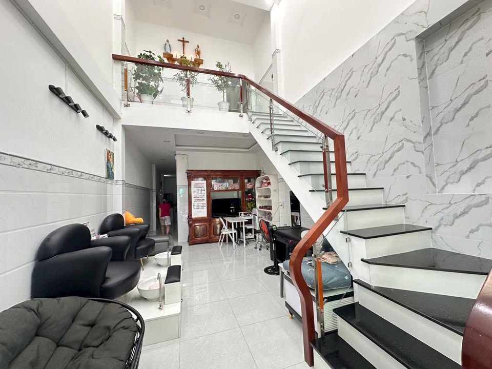 Nhà lầu lửng Phường 8, Mỹ Tho 80m² giá 2.2 tỷ - Thiết kế hợp lý, vào ở ngay!