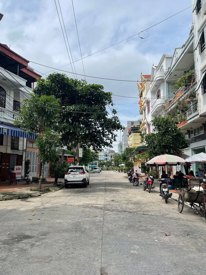 Nhà góc 2 mặt đường 97m² giá 10 tỷ - Đầu tư sinh lời tại Hạ Long!